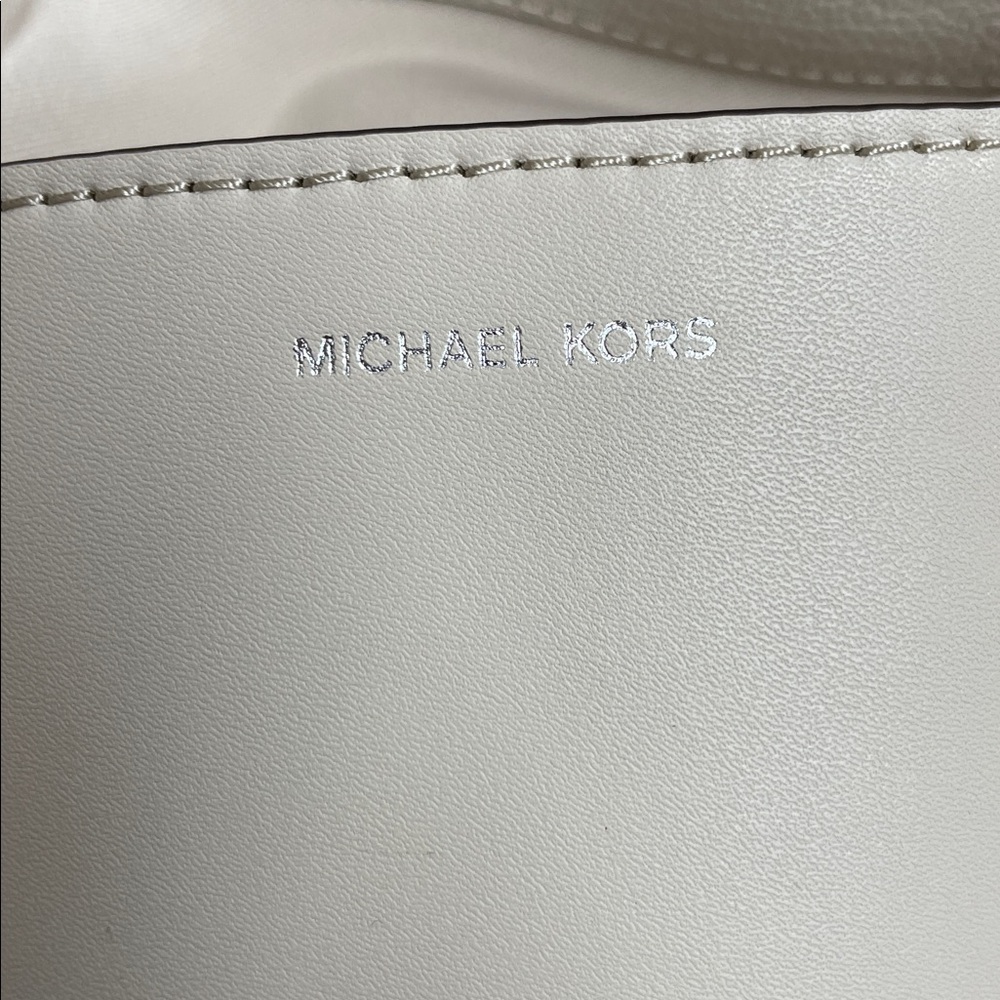 Michael Kors ‘Addie’ Large Leather Shoulder Bag - Picture 16 of 16